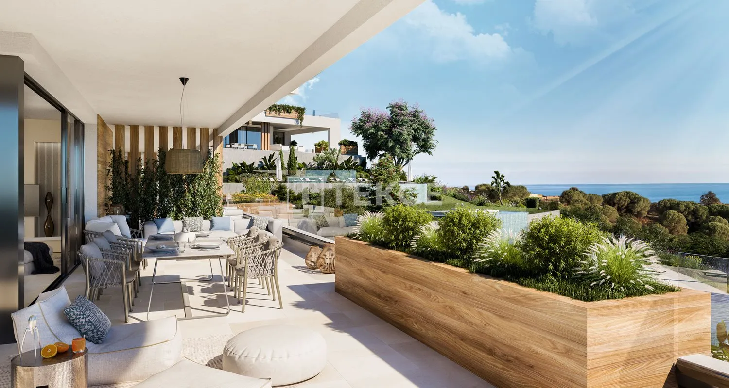 Sea View Golf Apartments in a Boutique Complex in Marbella