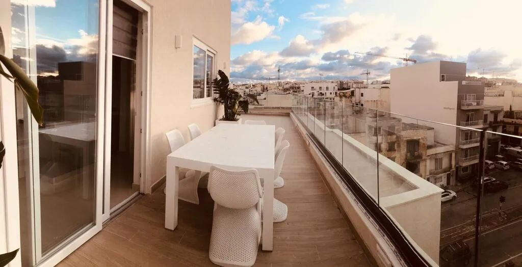 Gzira Dubleks Çatı Katı