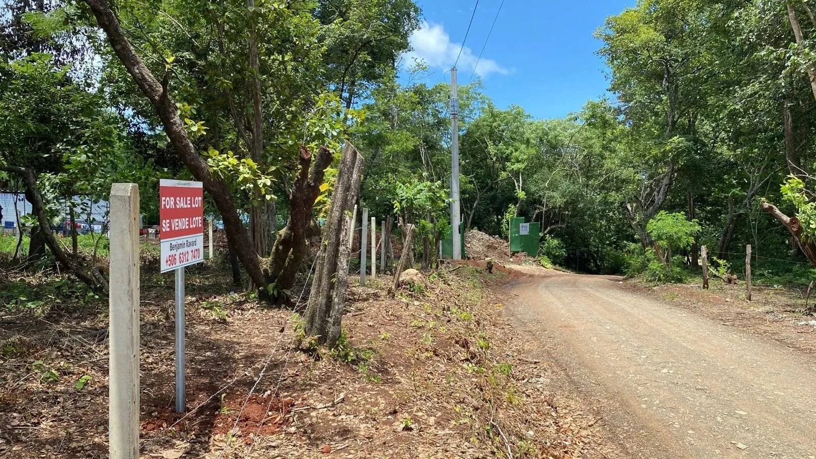 EXCLUSIVE - Large 3388 m² lot just a few hundred meters from the beach in Playa Grande