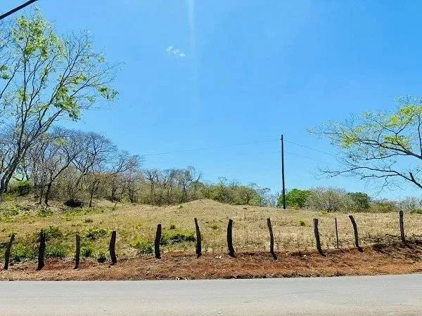 2 lots only 10 min from Tamarindo with all services available.