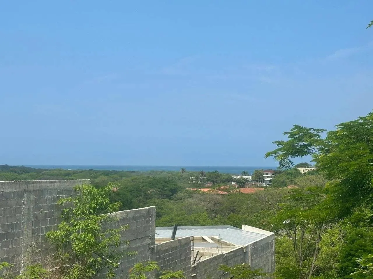 Discover your new paradise on the coast of Costa Rica with this 900 m² lot overlooking Tamarindo Beach
