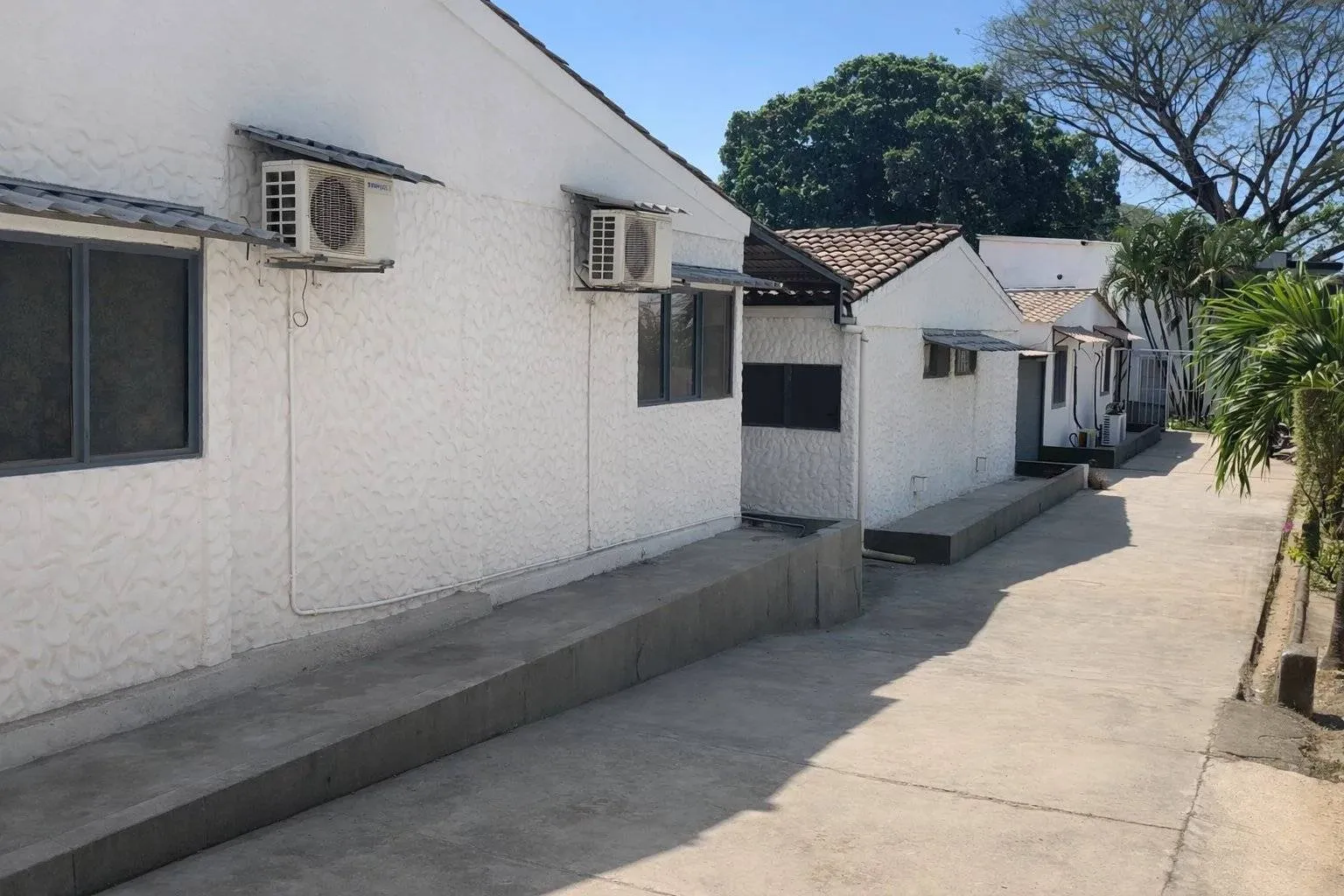 Property for sale with 1 main house, 9 apartments and pool