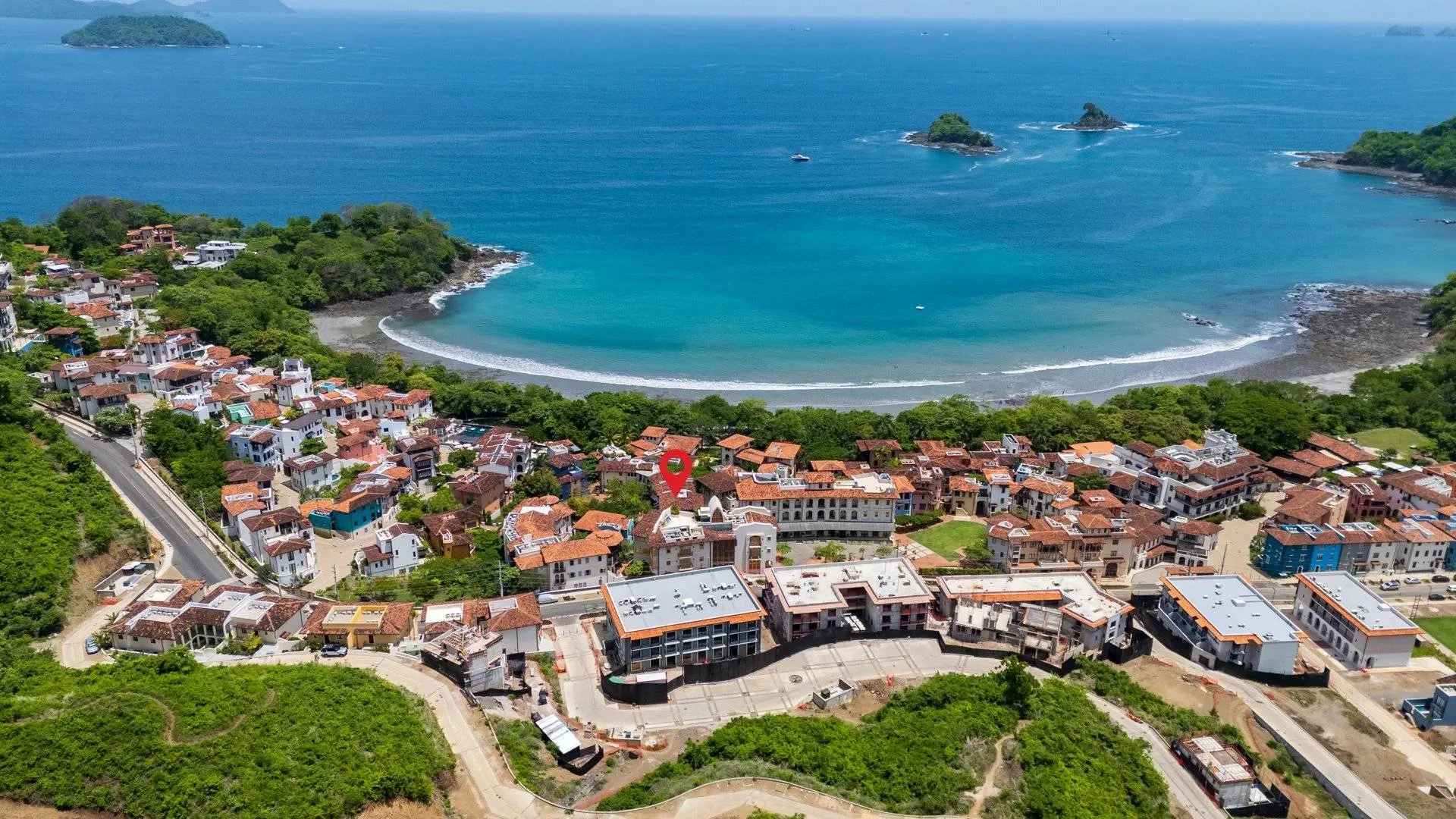 Las Catalinas Condo With Pool, a few meters from the beach
