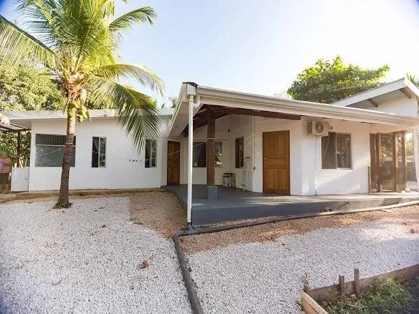 Set of 5 houses with very good rental income in Villarreal, 5 minutes from Tamarindo
