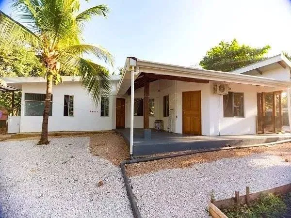 Set of 5 houses with very good rental income in Villarreal, 5 minutes from Tamarindo