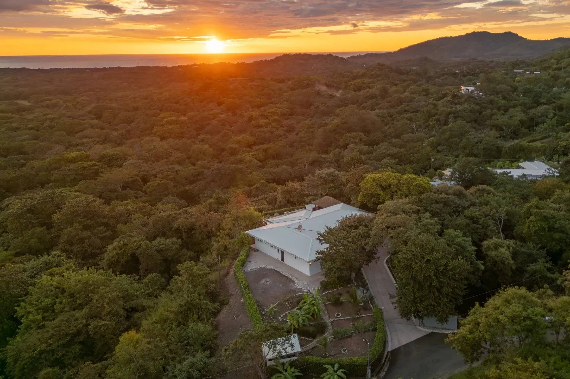EXCLUSIVITY - Exquisite Luxury Residence with Panoramic Ocean Views and Unforgettable Sunsets