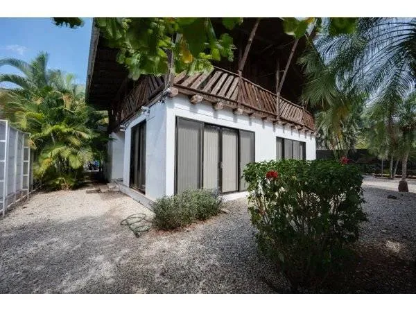 Property with villa/pool + studio + commercial space + store