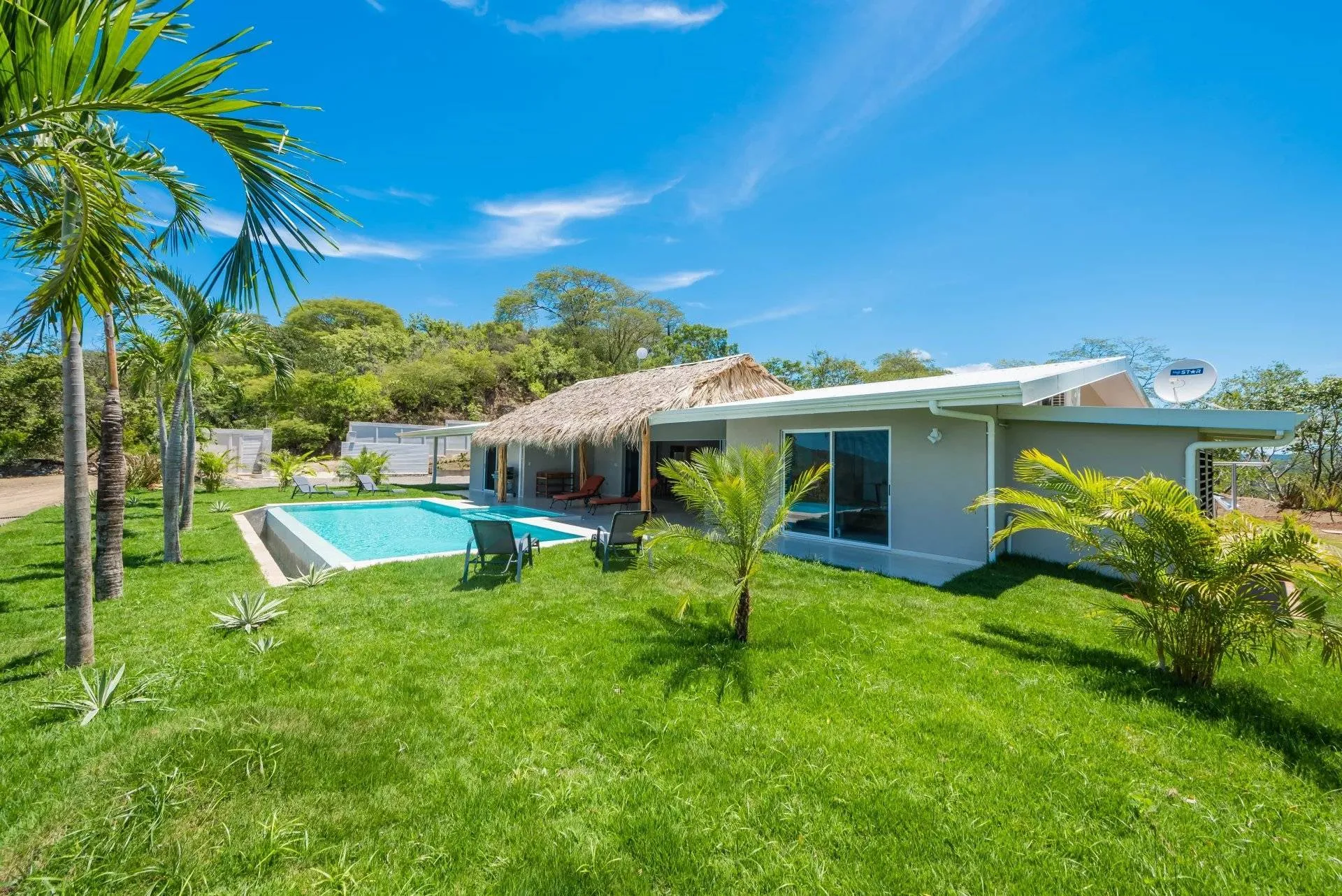 EXCLUSIVITÉ - Villa de 5 chambres avec vue panoramique à 180° sur l'océan Pacifique à Corona del Cabo, avec un potentiel commercial unique.