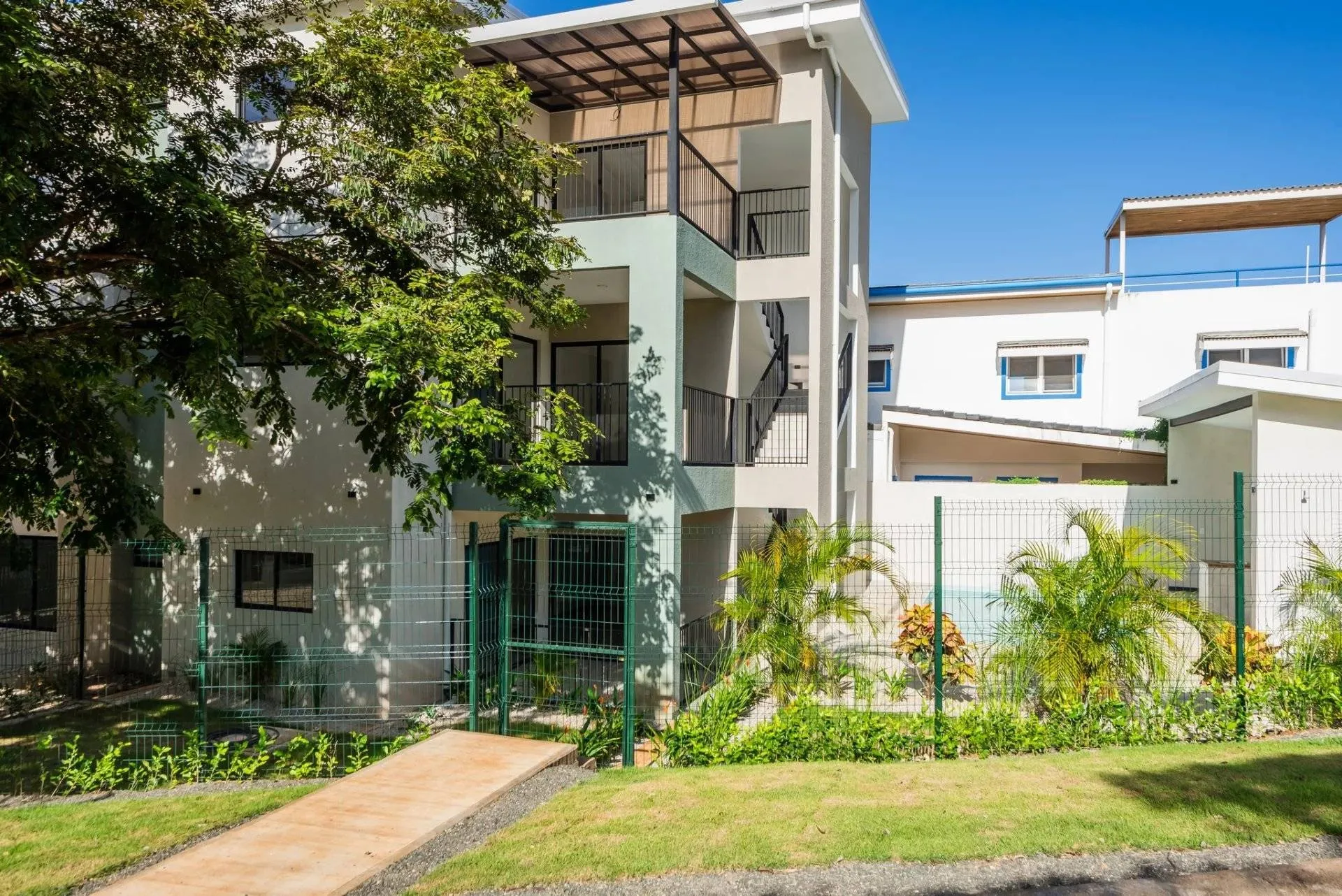 Exclusive Building with Ocean Views in Tamarindo: A Unique Investment.