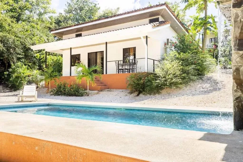 B&B, 11 ROOMS, 4 SWIMMING POOLS JUST 7 MIN FROM PLAYA GRANDE COSTA RICA