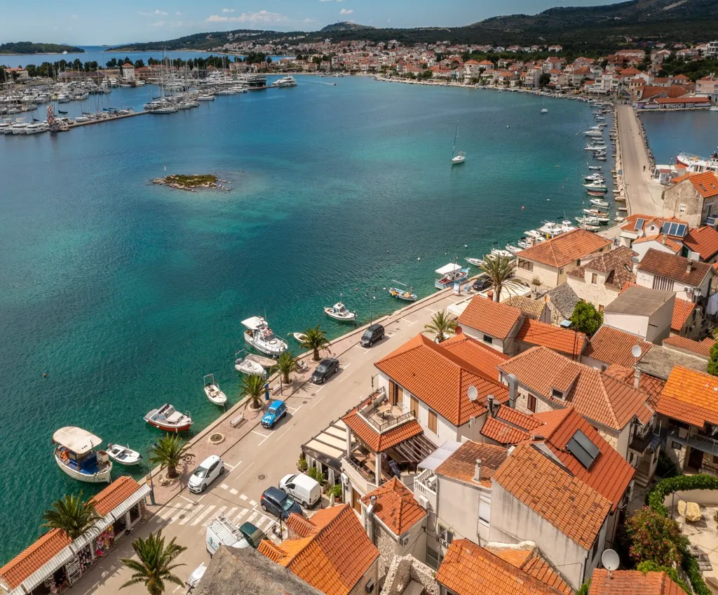 Restaurant apartment seafront House in Rogoznica