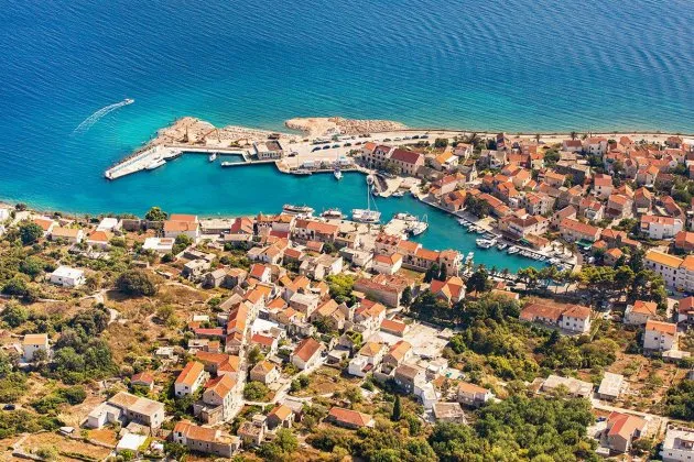 Parcela Edificable Frente al Mar en Sućuraj, Hvar