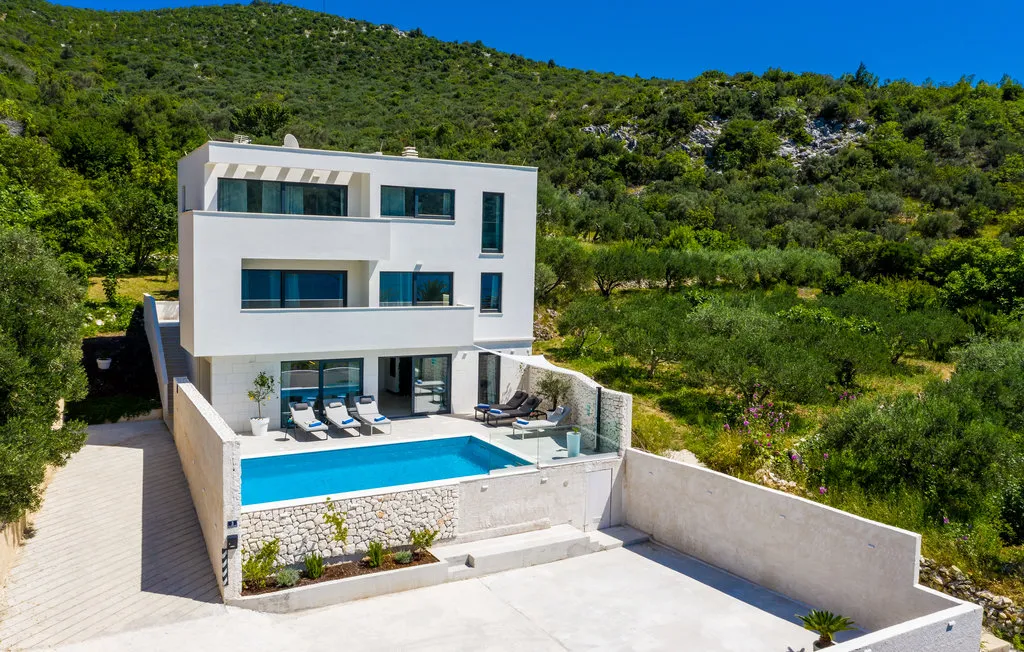 Moradia Branca à Beira-Mar com Lote Extra - Dubrovnik