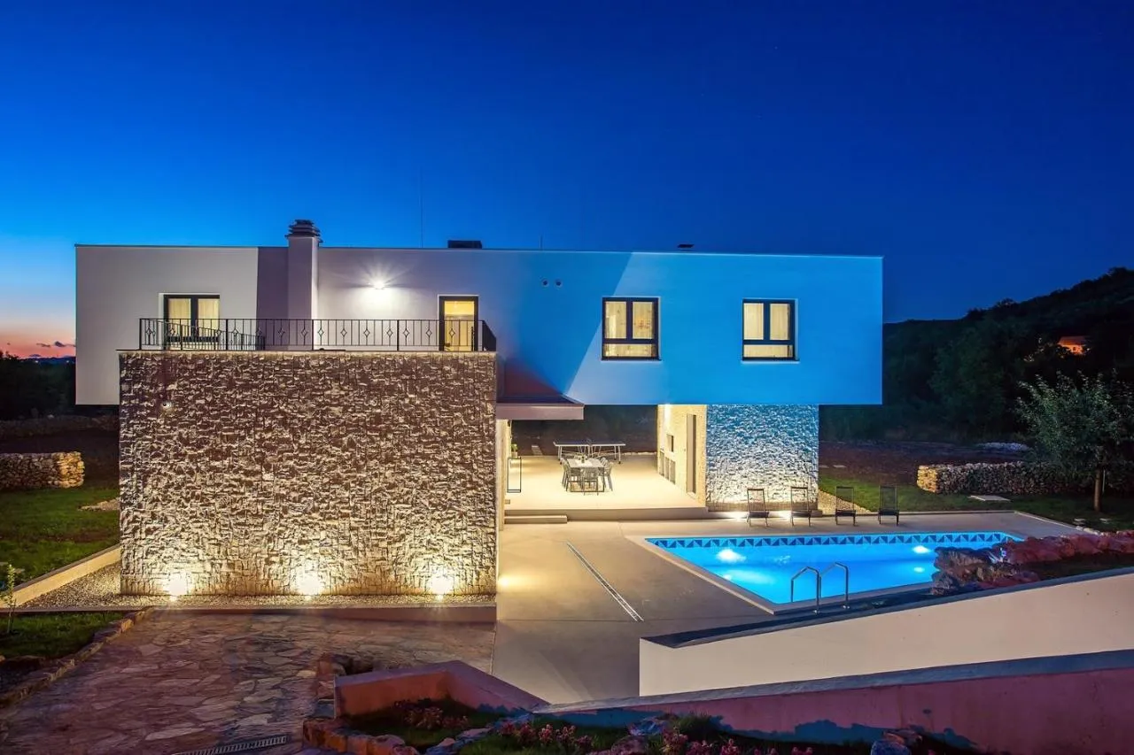 Stunning Modern House In Split Region