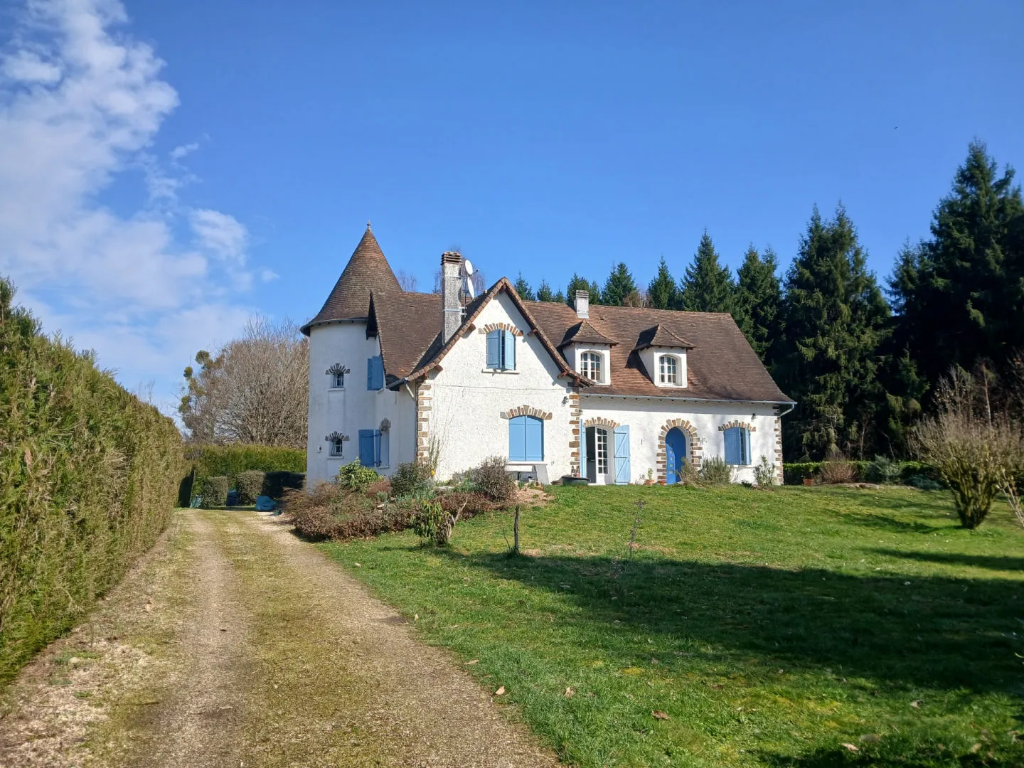 Beautiful property with swimming pool, 5 beds, 2 baths for sale Dordogne