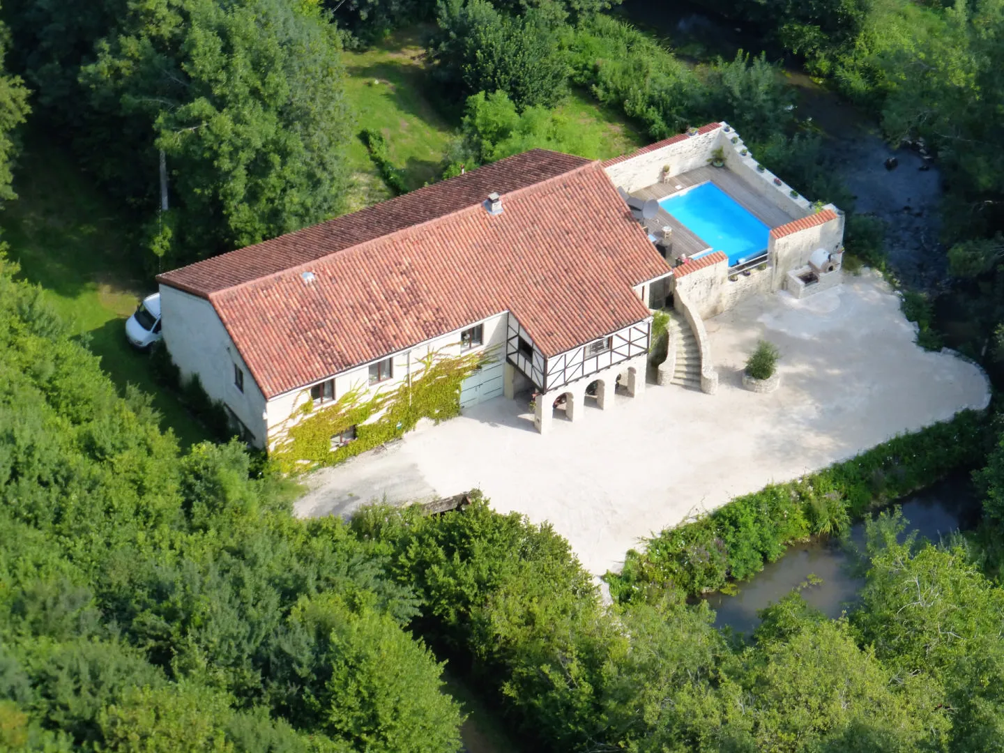 Molino de Piedra Viejo Aislado, Granero, Piscina - Cerca de Mansle