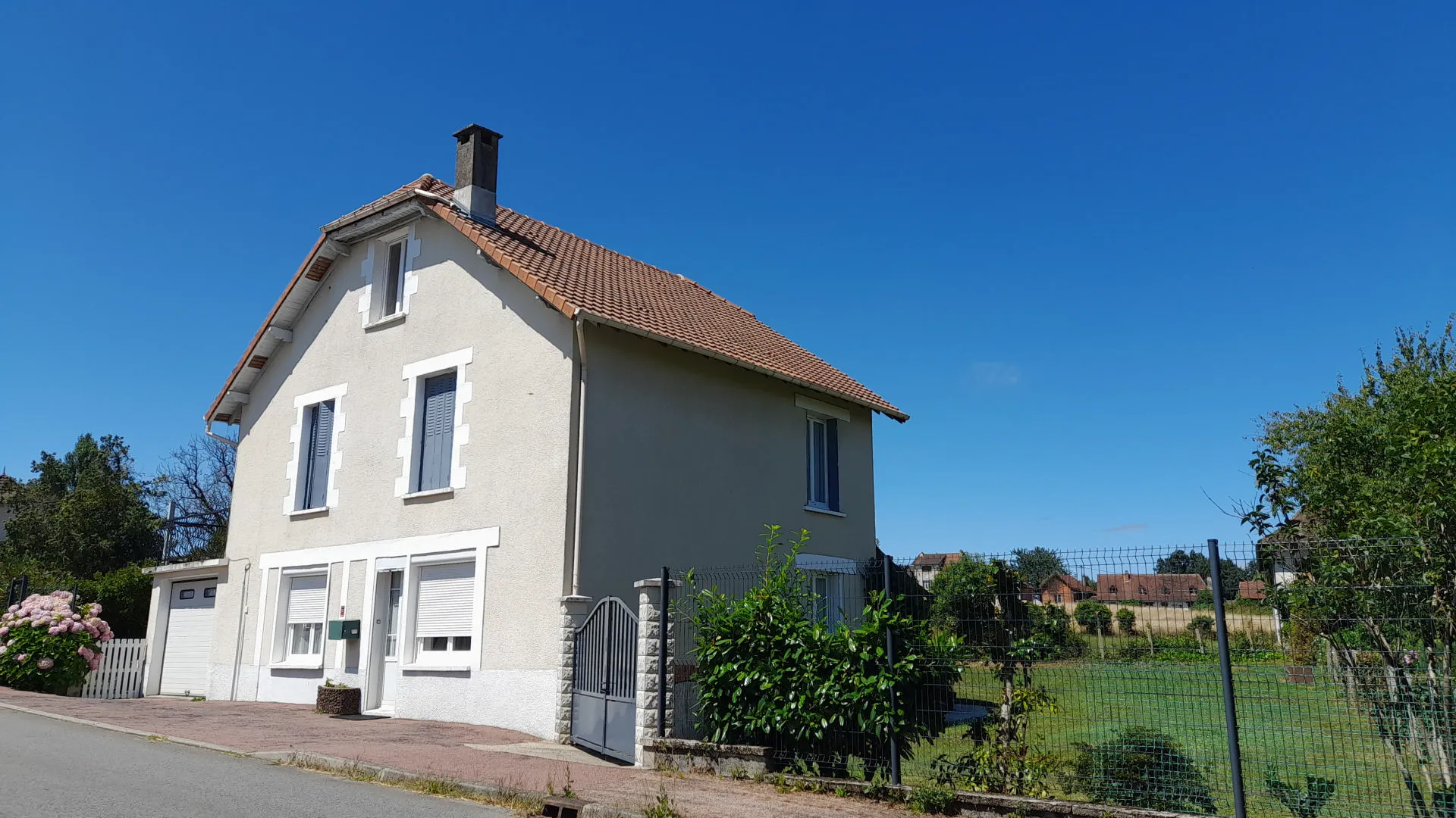 Super energy efficient house for sale 3 beds, Dordogne. With solar panels. Poss B & B.