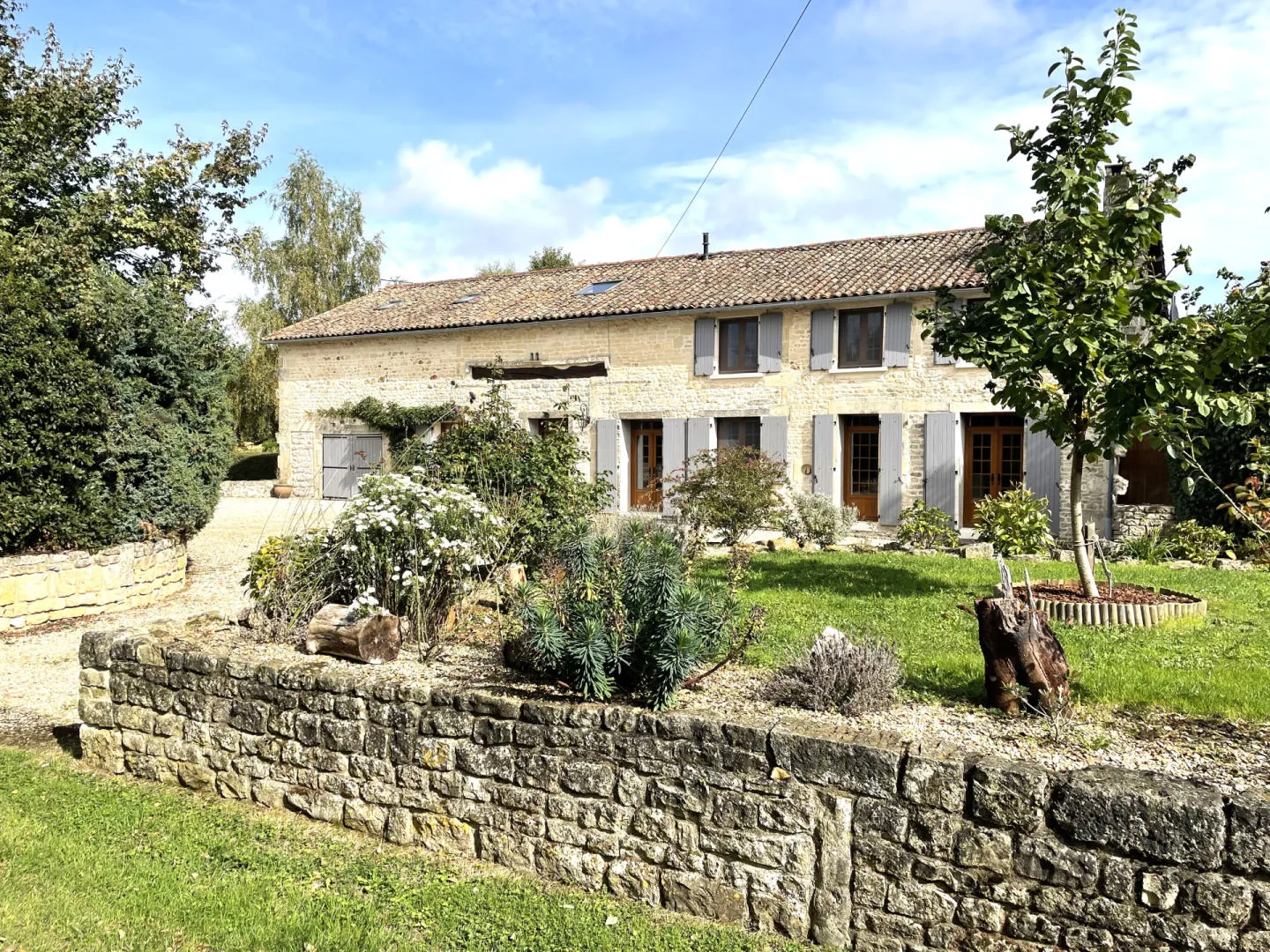 Large Rustic Old Stone Farmhouse, 5 Bedrooms, 4 Bathrooms, 10 x 5m Pool, Views, Nr Chef Boutonne (Deux-Sèvres)