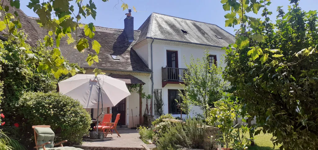 Maison de Maître à venda com 4 quartos, 2 casas de hóspedes e piscina, aldeia da Dordonha