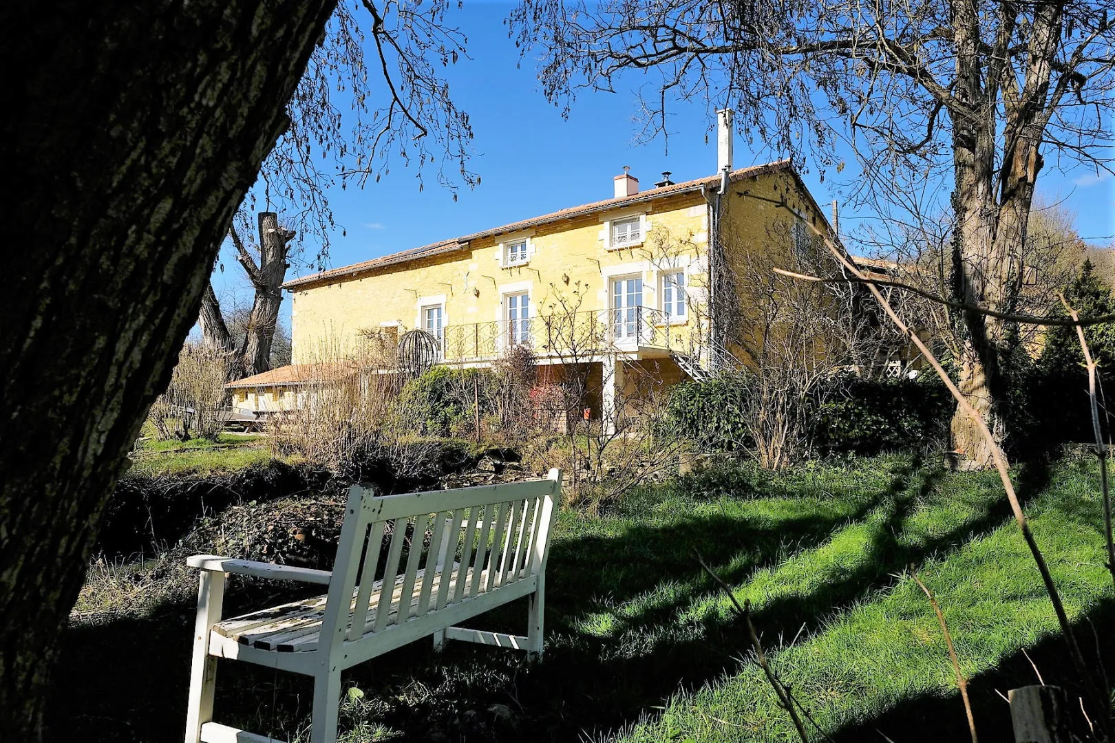 Charente. Watermill, 8 Ha, Stream, Lake, Waterfall, Woodland, Guest House