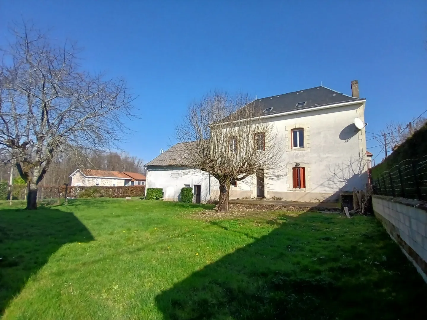 Enormous house for sale with character. Possible B&amp;B, Hotel or Restaurant. Garden and Garages