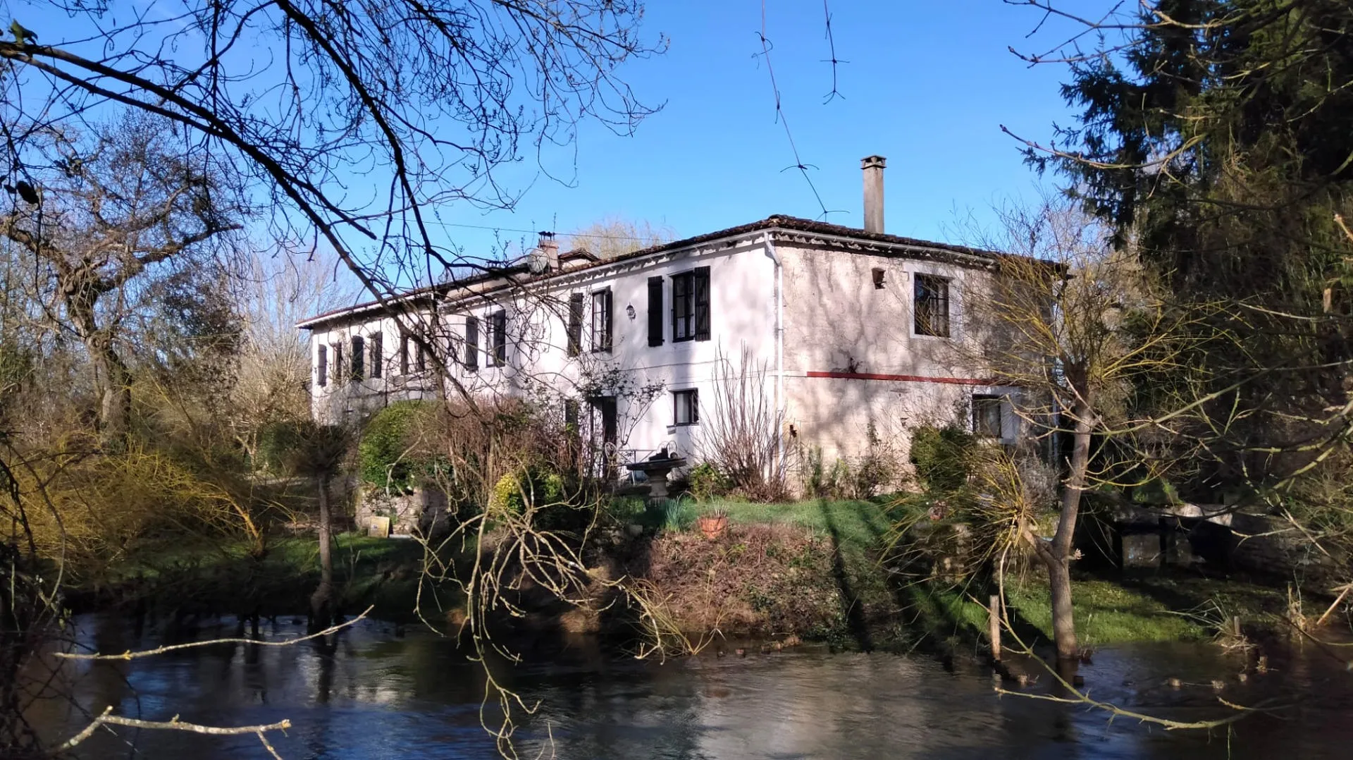 Molino de Agua Histórico, Sin Vecinos Cercanos, Piscina, 1 Ha