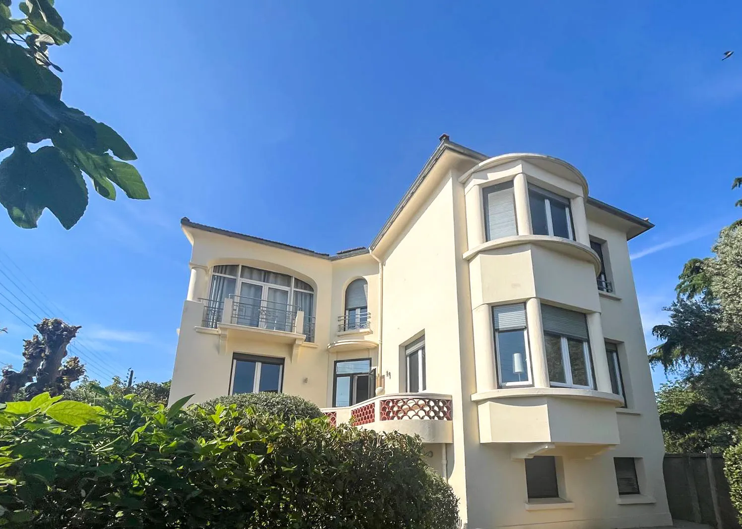 Iconic 6-Bedroom Art Deco Style Townhouse with Panoramic Views of Carcassonne Castle