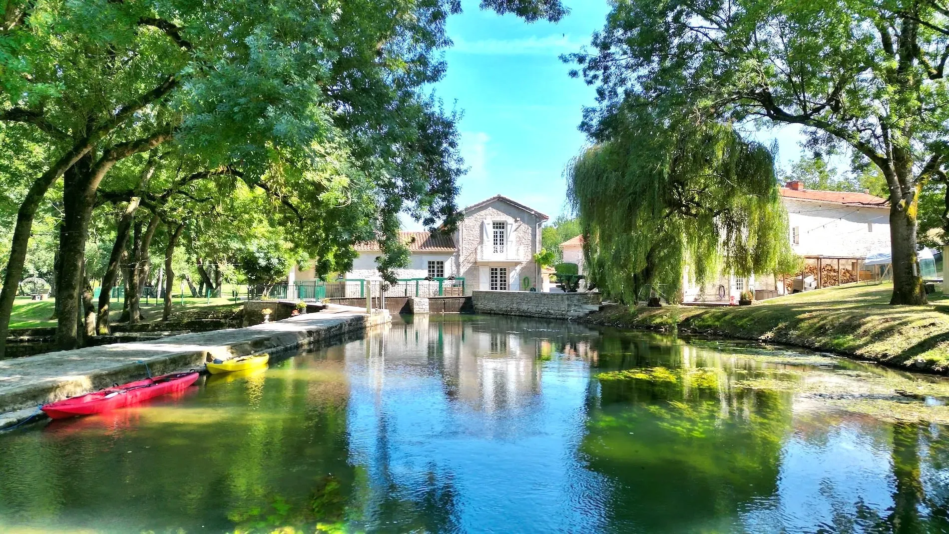 Historic Former Mill, 5 HA, 11 beds, 2 Gîtes, Pool, Views, Eco Power - Charente