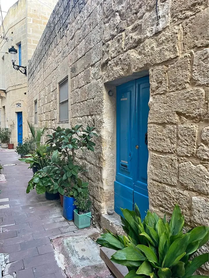 Rabat Karakter Evi