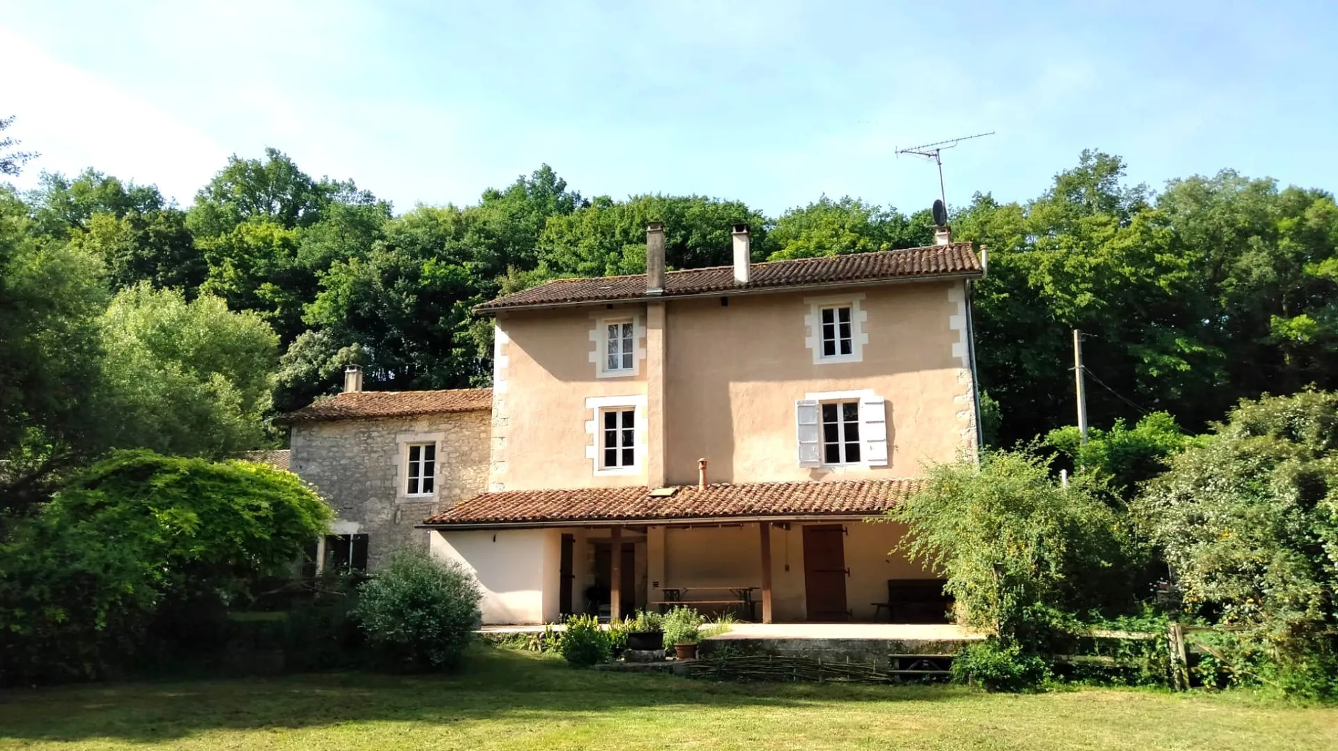 Antico Mulino ad Acqua, Viste, Boschi/Stalle/Annessi, Potenziale di Reddito, Vicino a Nanteuil en Vallée, Charente