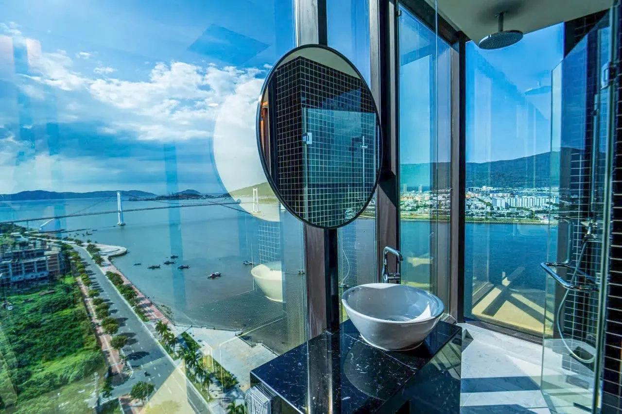 Apartamento Sam Tower de 2 quartos à beira do rio à venda