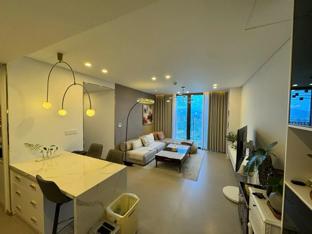 Apartamento de Canto com 2 Quartos à Venda na Sam Tower, Centro de Da Nang, Vista para o Rio Han