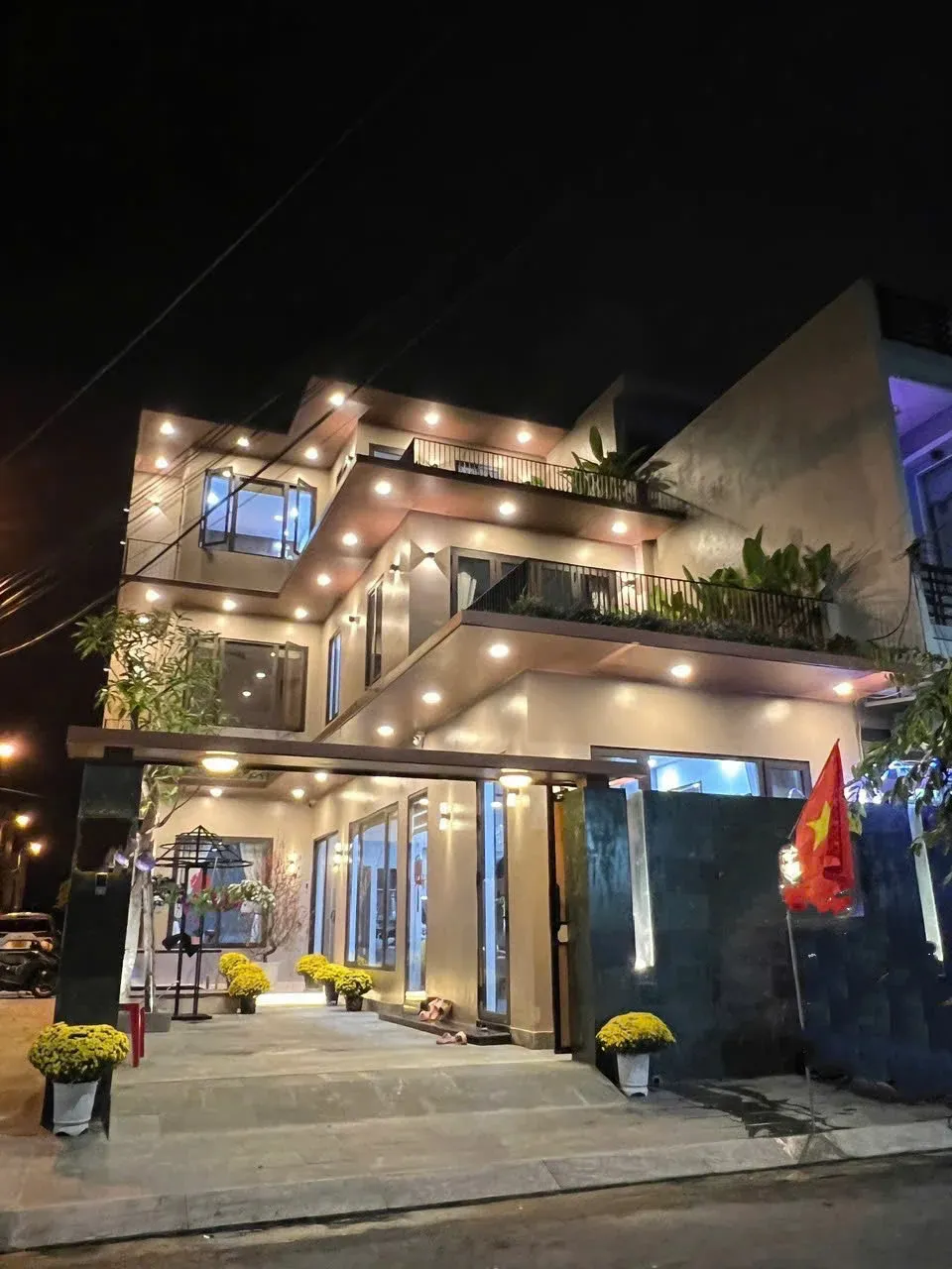 Satılık 2 cepheli villa Son Thuy 8 Cadde Hoa Hai Ngu Hanh Son Da Nang