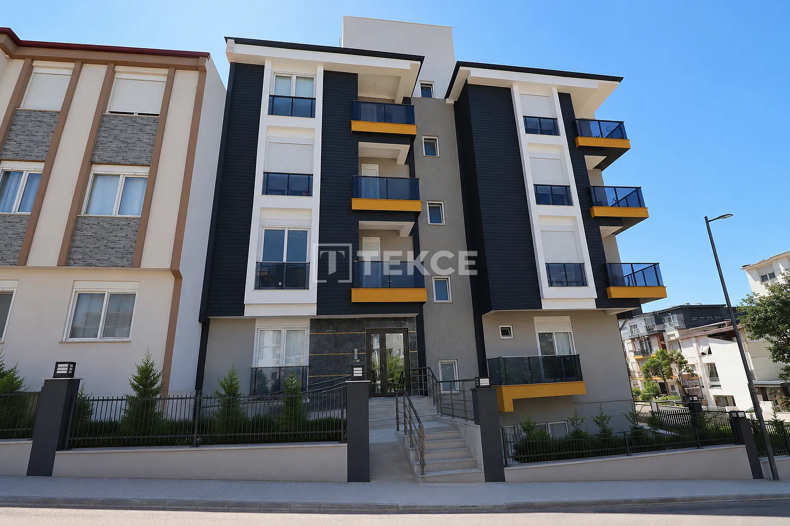 Kepez Antalya'da Toplu Taşıma Yakınında Satılık Daire