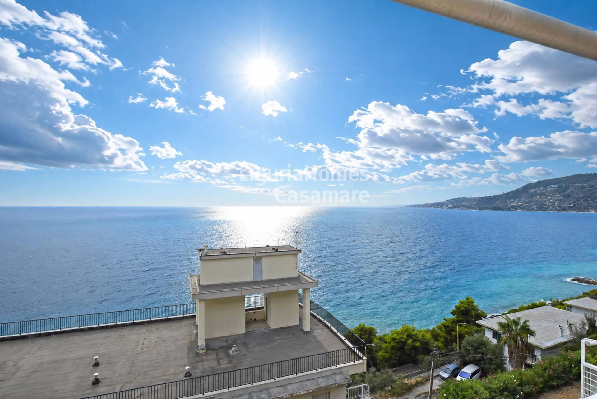 Wohnung zum Verkauf in Ospedaletti mit Terrasse und Panoramablick auf das Meer.