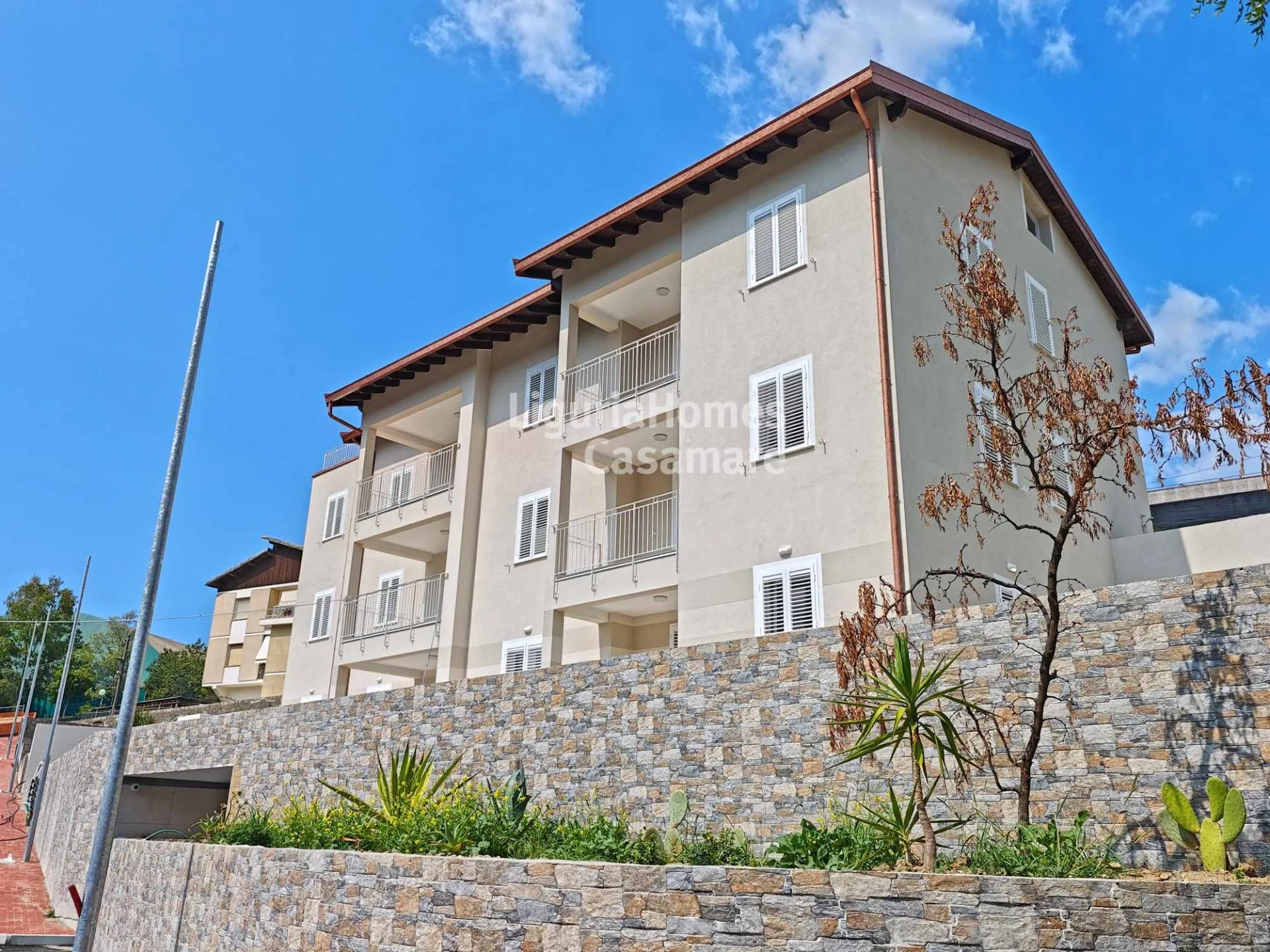 Spacious new-build one-bedroom apartment for sale in Bordighera, within the Dimore del Sole residential development, featuring a large terrace, private garden and independent entrance.