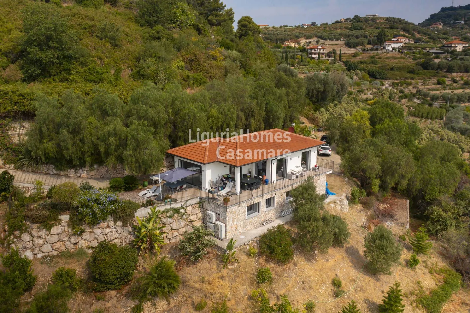 Modern Villa with sea view and large garden for Sale in Bordighera, just Minutes from the beaches.