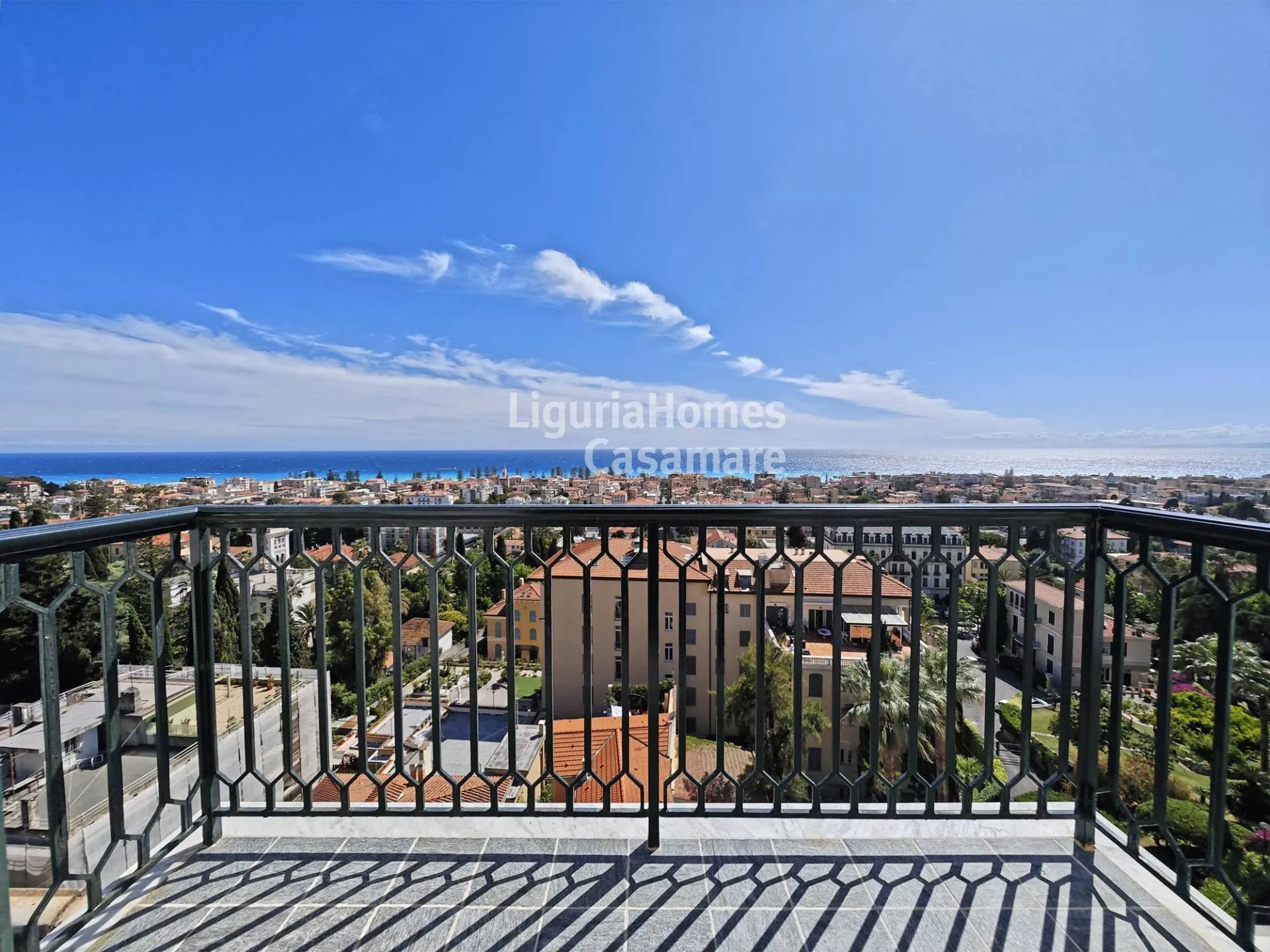 Charming fully renovated top floor apartment for sale in Bordighera with breathtaking sea view and private covered parking space.
