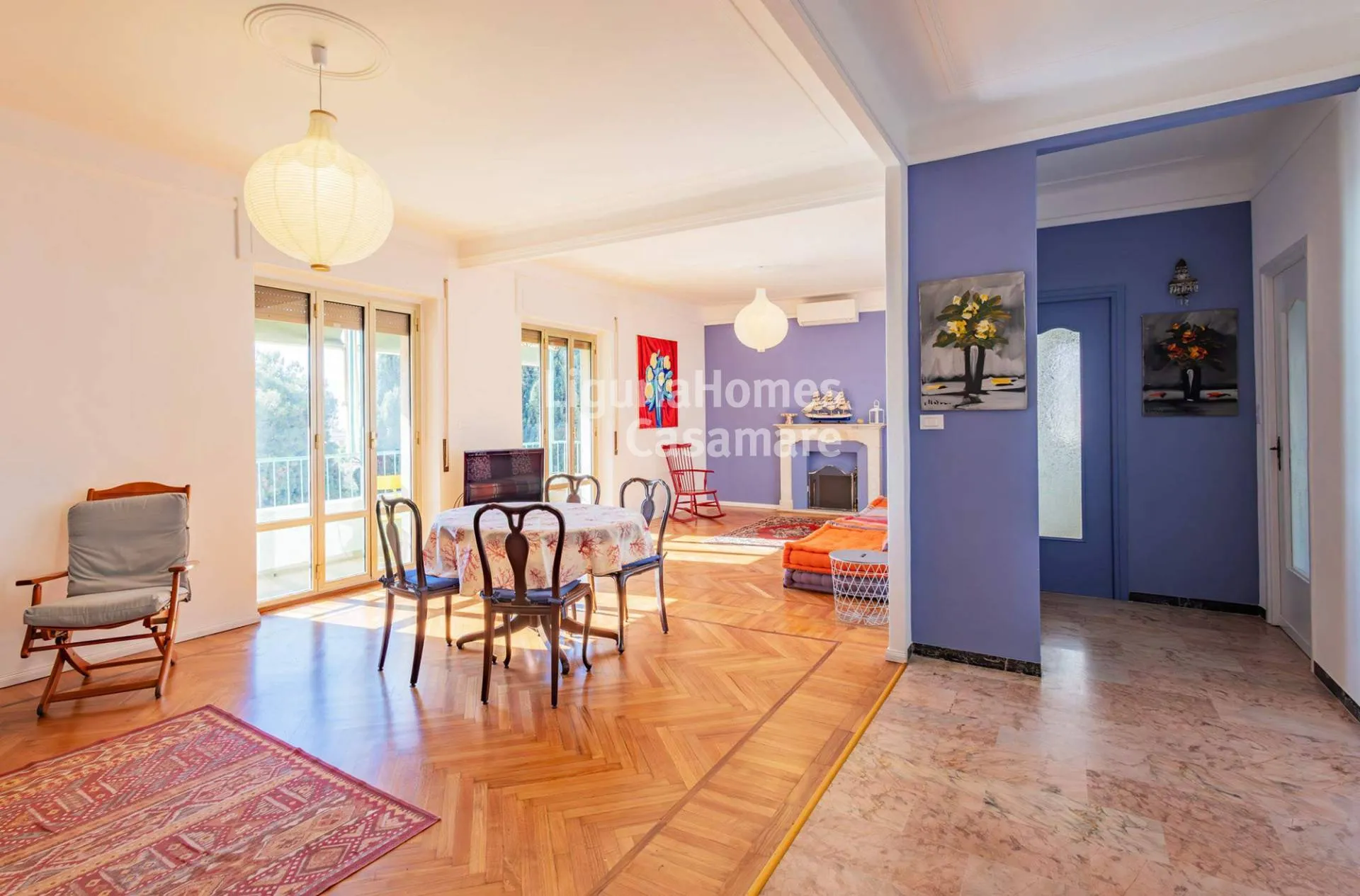 Helle Zwei-Zimmer-Wohnung mit Meerblick zum Verkauf in San Remo.