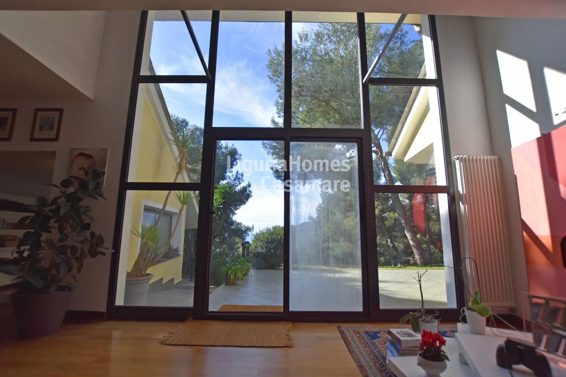 Moradia contemporânea com parque privado e piscina em Pinamare, Andora.