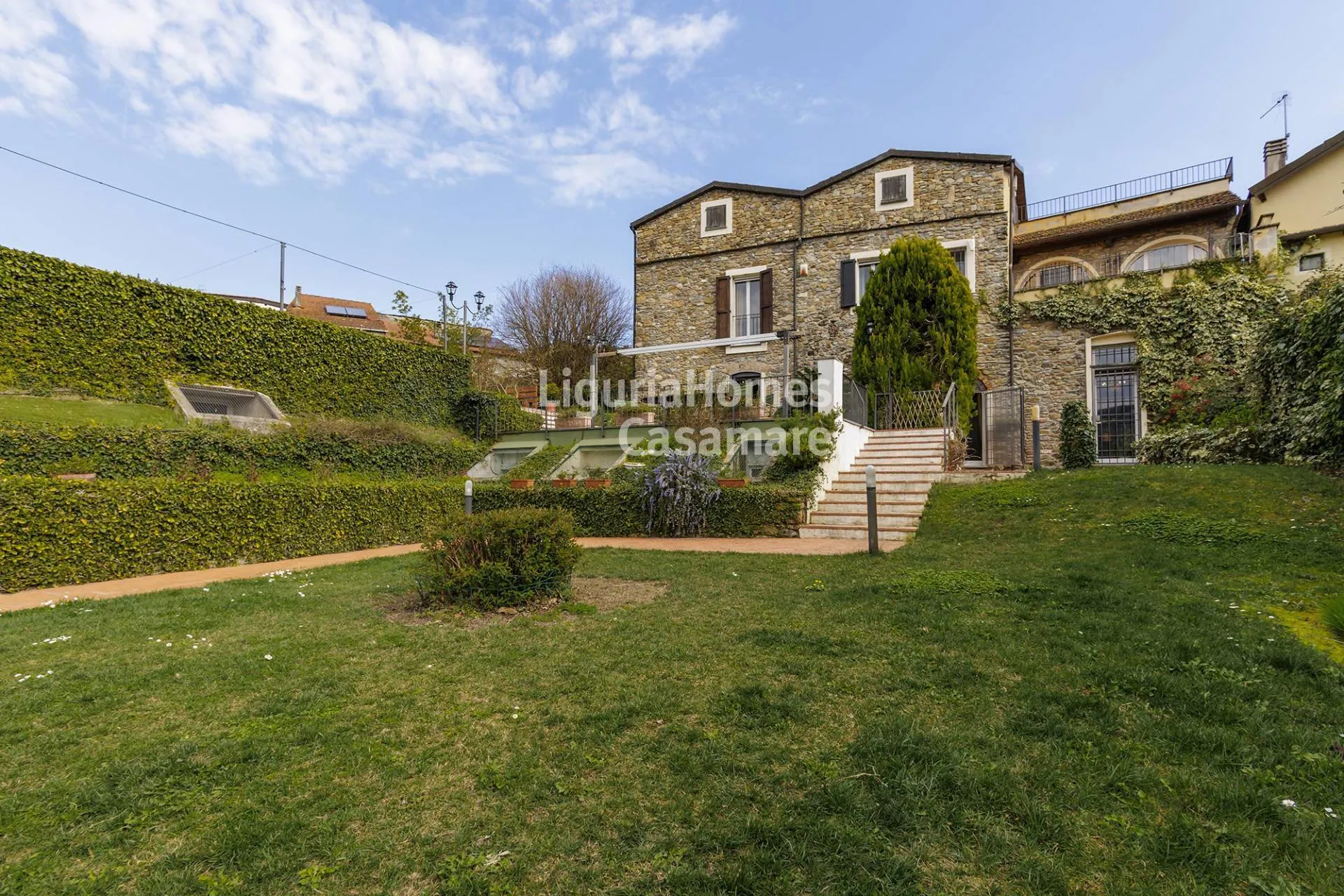 Charmante Maison à Vendre à Villanova d'Albenga.