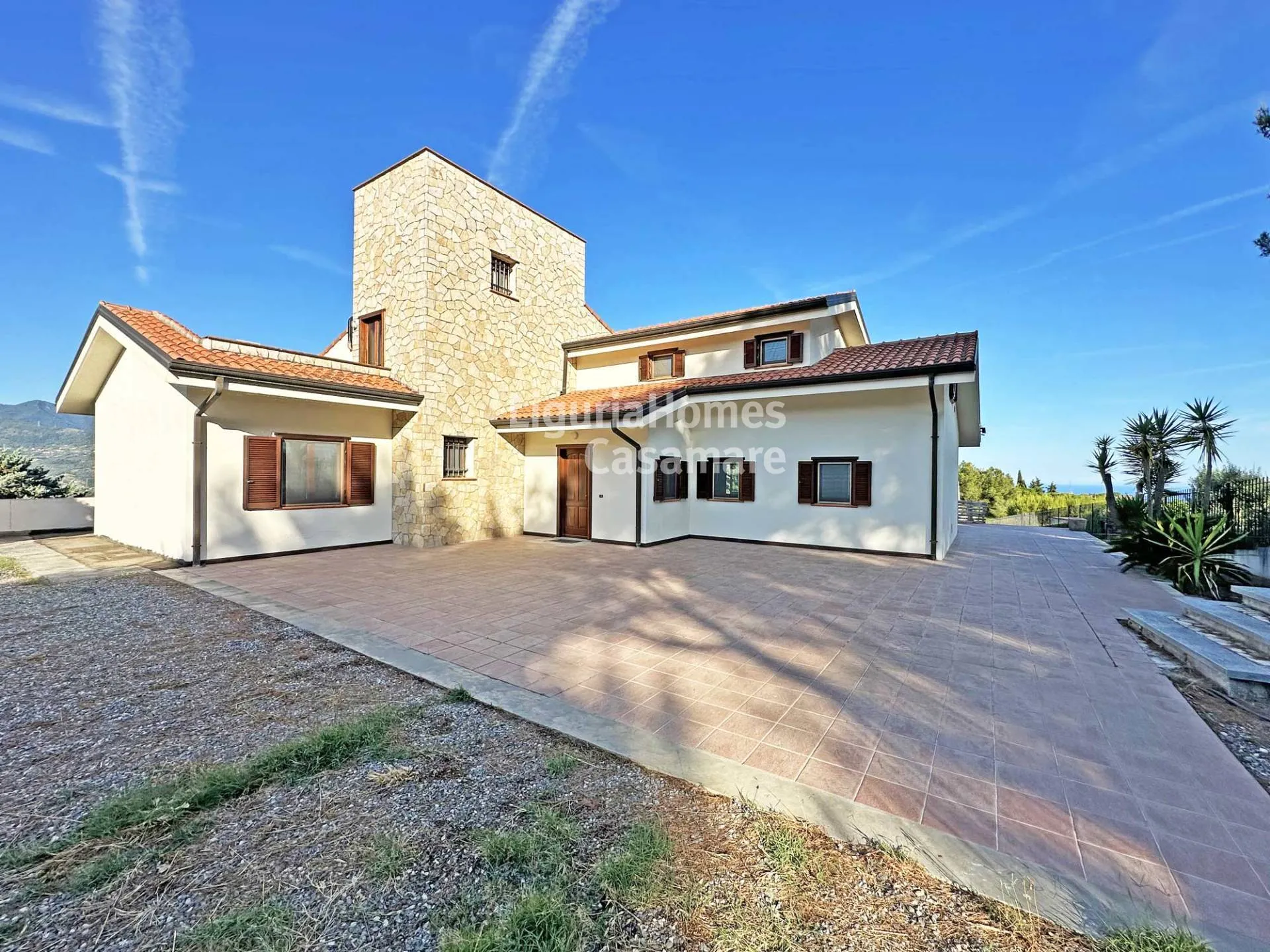 San Giacomo, Camporosso, Villa dans une superbe position panoramique avec une vue imprenable sur la mer.