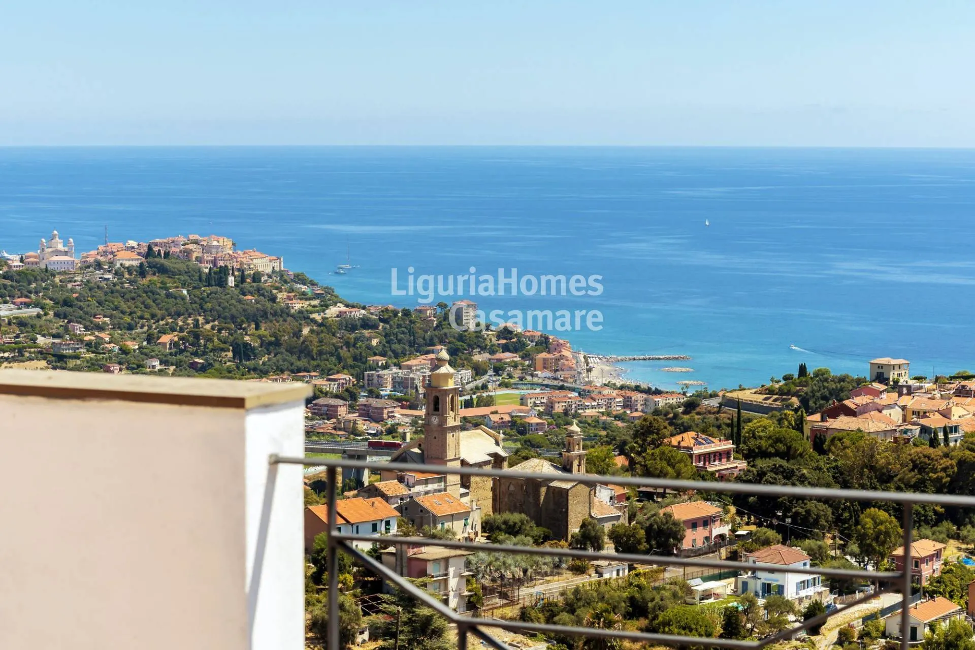 Stunning villa with pool for sale in Imperia, with a breathtaking sea view.