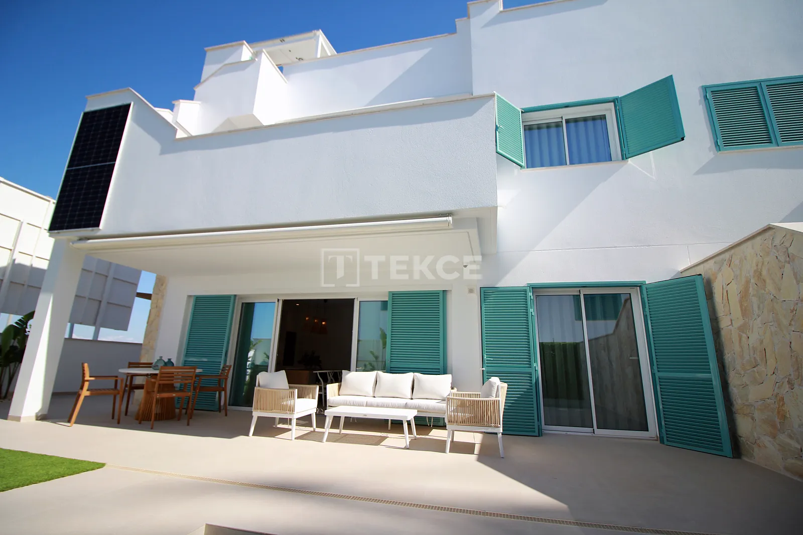 Apartments with Communal Pool Near the Sea in El Mojón