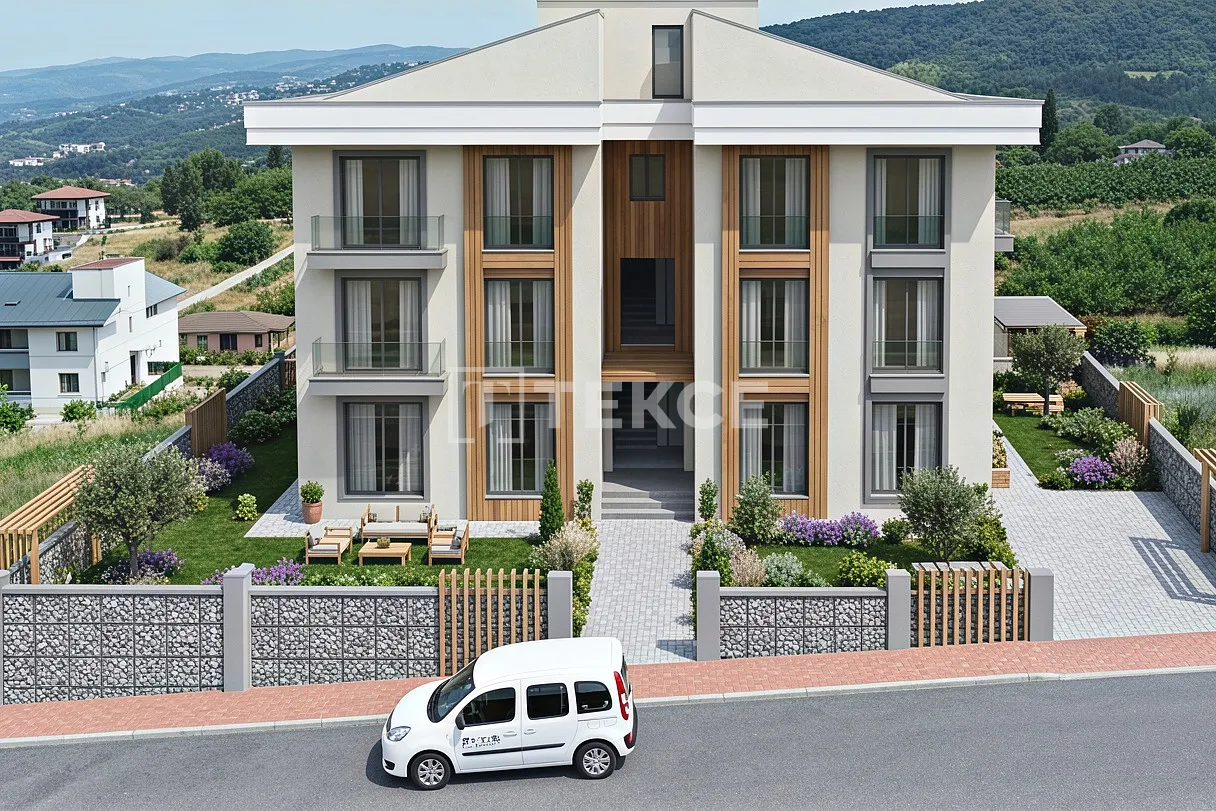 Unfertiges Gebäude mit Brückenblick in Kaytazdere, Yalova