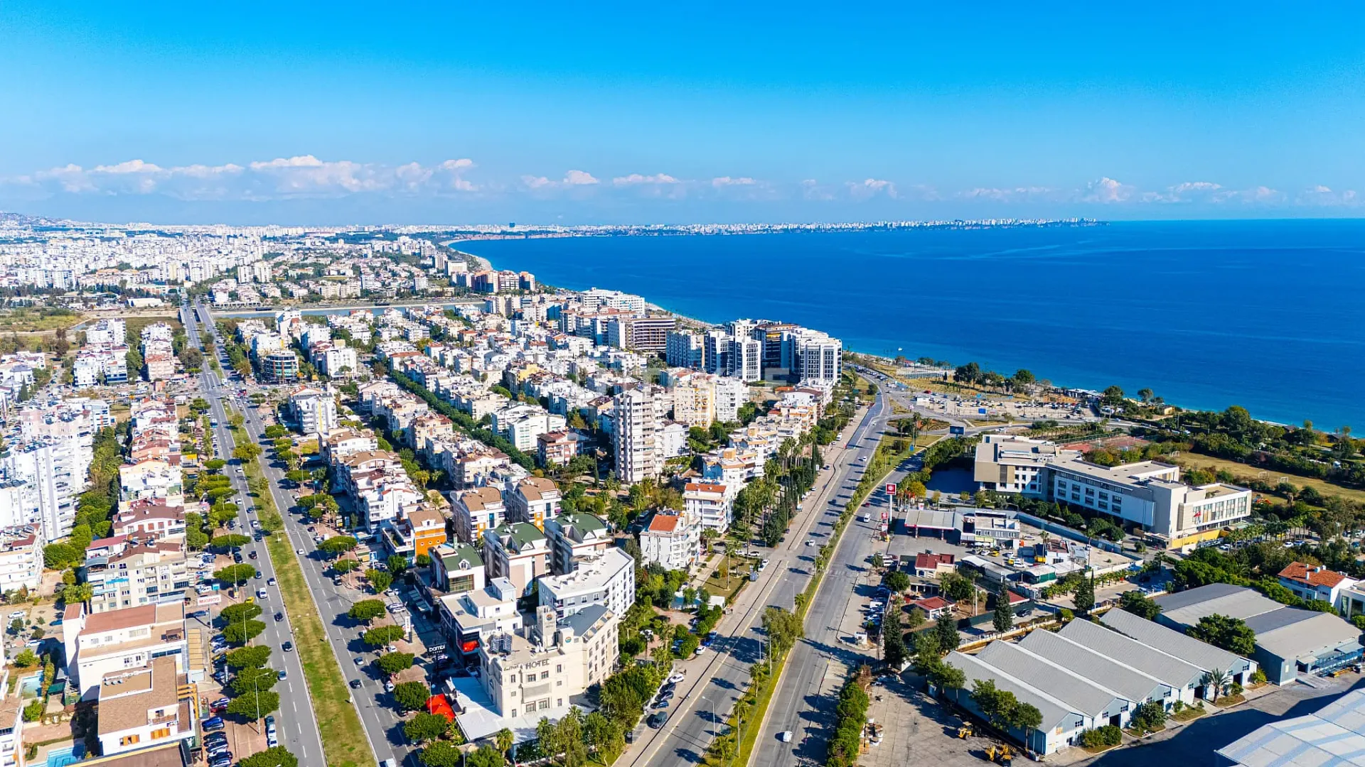 Apartamentos em Complexo com Piscina Perto do Mar em Antalya Konyaaltı
