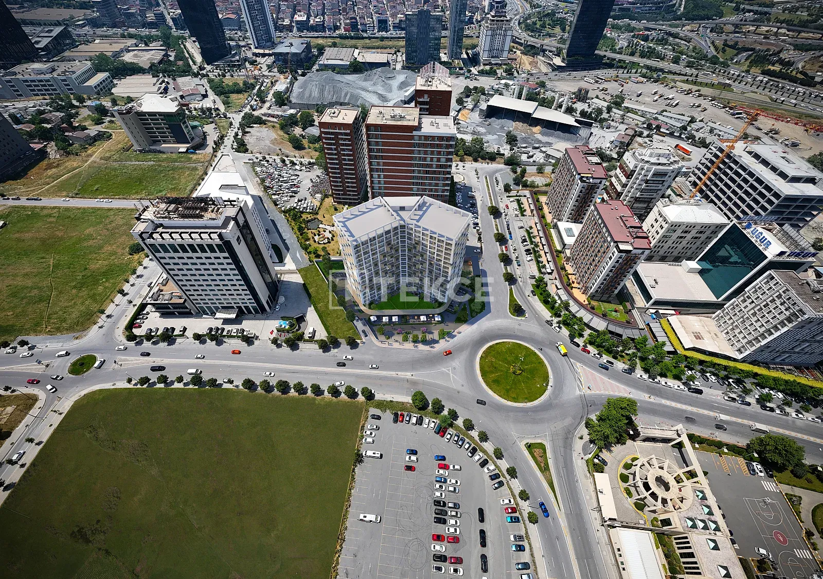 Apartamentos em uma Localização em Valorização em Bağcılar İstanbul