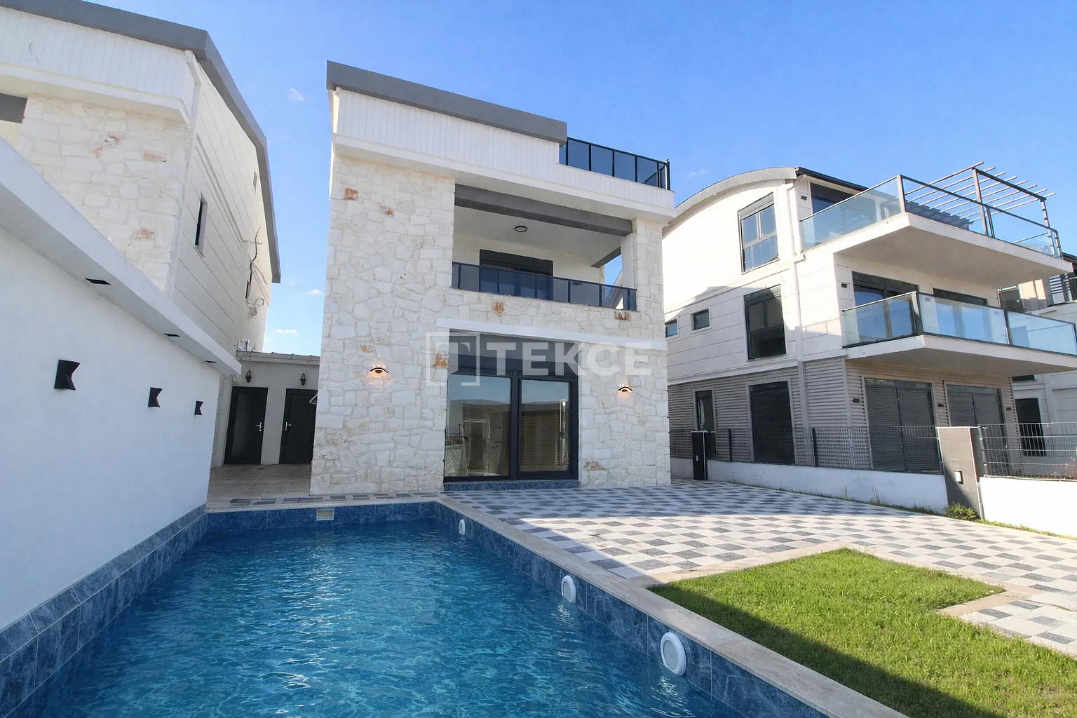 Villa avec revêtement en pierre de 5 chambres à Belek Antalya