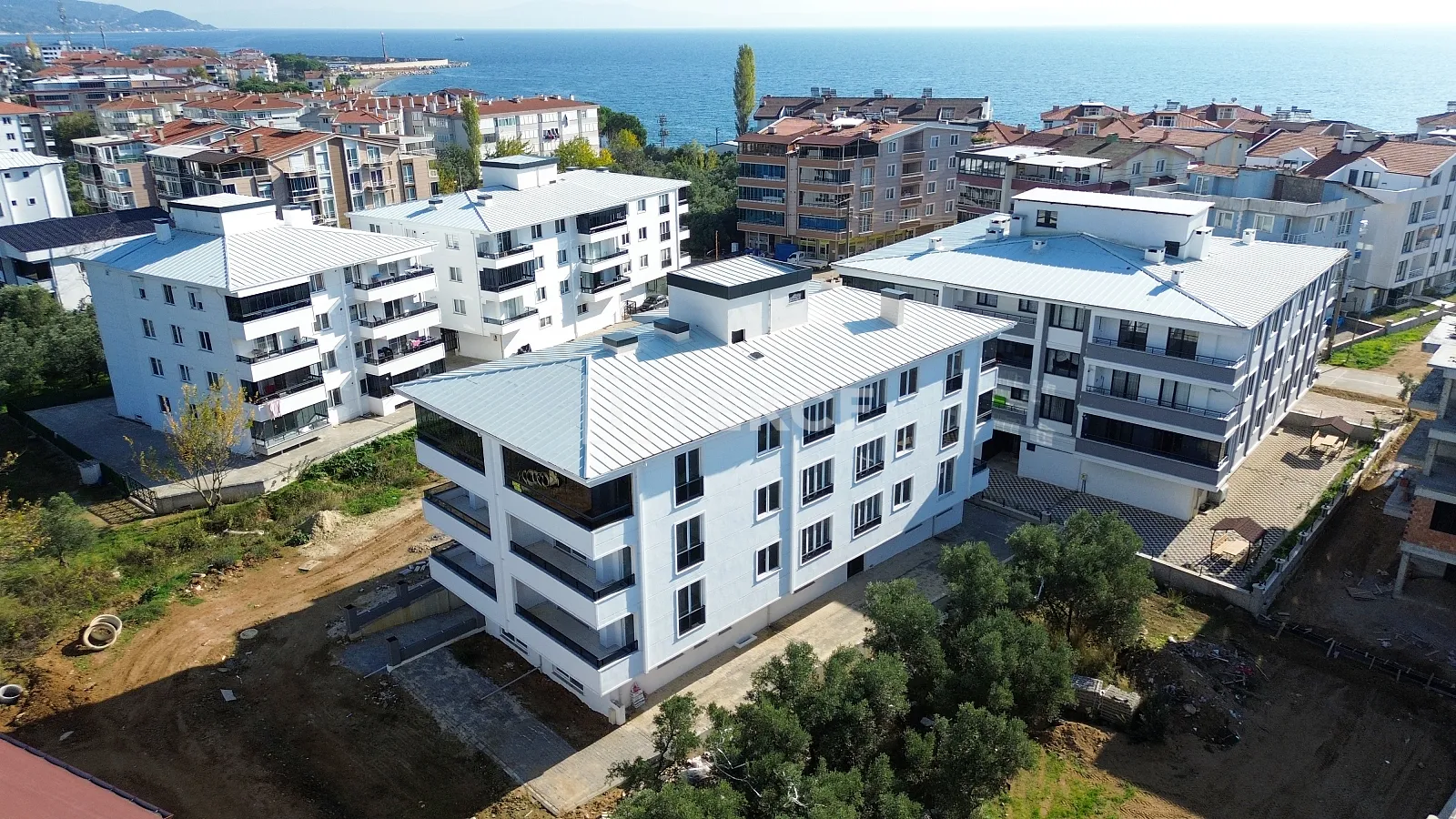 Armutlu, Yalova'da Satılık Deniz Manzaralı Daireler Otopark ile