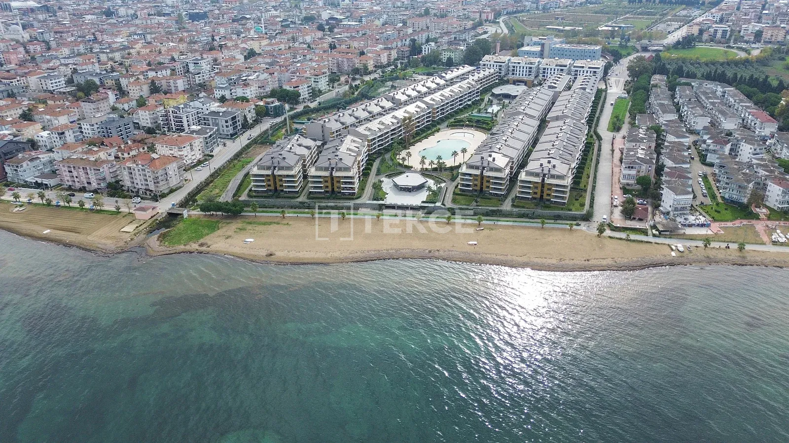Yalova'da Zengin Olanakları Olan Deniz Kıyısı Kompleksinde Daireler
